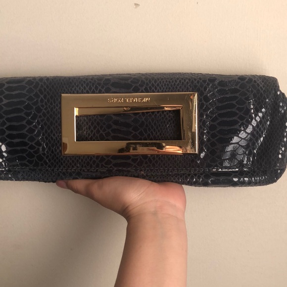 Michael Kora Green Clutch - Picture 2 of 3